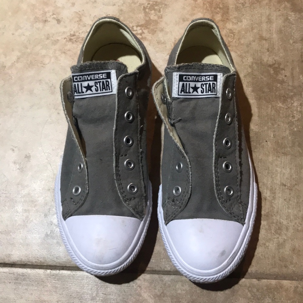 CONVERSE (kids size 3) fits a women’s size 6